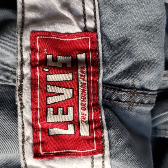 Levi's gray cargo shorts, size 38 - Picture 6 of 8